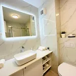 The Urbanite Apartman *