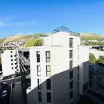 The Urbanite Apartman